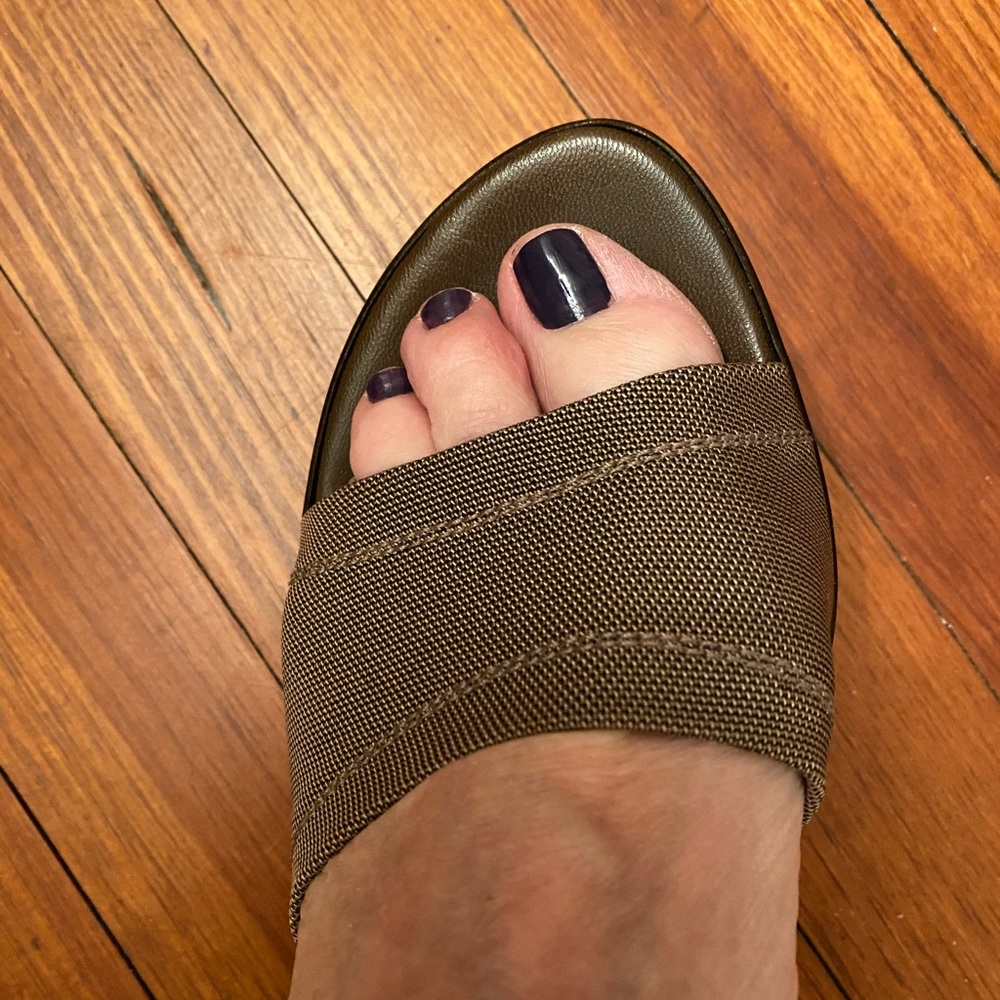 Like New! Stuart Weitzman Platform Slides - image 3